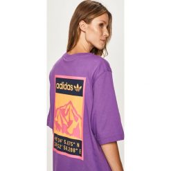 Adidas Originals - T-shirt. Fioletowe t-shirty Adidas Originals, l, bez wzorów, z bawełny, bez kołnierzyka, bez ramiączek. Za 119.90 zł.