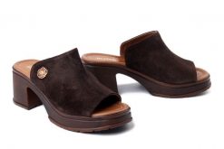 BOMBONELLA 090.165 64 T KHV brązowy, klapki damskie. Brązowe klapki Bombonella, bez wzorów, ze skóry, bez obcasa, na obcasie. Za 249.90 zł.