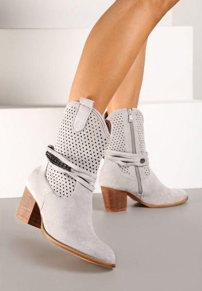 Szare Botki Vices na Słupku w Stylu Kowbojek z Ażurową Cholewką i Paskami Tulifedi. Szare botki Renee, w ażurowe wzory, z jeansu, bez obcasa, na obcasie, bez zapięcia. Za 129.99 zł.