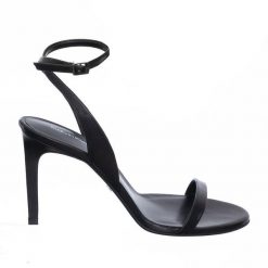 Sandały Calvin Klein czarne ze skóry naturalnej. Czarne sandały Calvin Klein, bez wzorów, z materiału, eleganckie, bez obcasa, bez zapięcia. Za 488.99 zł.