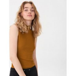Top z półgolfem - Brązowy. Brązowe topy House, l, bez wzorów, bez kołnierzyka, bez ramiączek. Za 29.99 zł.