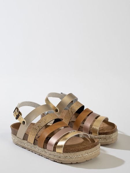 BACKSUN Sandały "Pria" w kolorze złoto-brązowym rozmiar: 40. Brązowe sandały Backsun, bez wzorów, klasyczne, bez obcasa, na platformie, bez zapięcia. Za 104.39 zł.