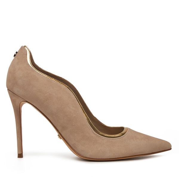 Szpilki Guess. Brązowe szpilki Guess, z aplikacjami, bez obcasa, na szpilce, bez zapięcia. Za 629.99 zł.