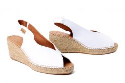 TONI PONS LAILA-P white, sandały damskie. Białe sandały Toni Pons, bez wzorów, bez obcasa, bez zapięcia. Za 284.67 zł.