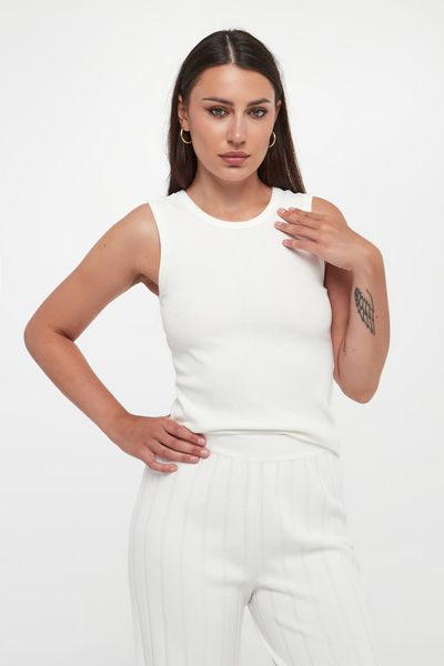 Top damski prążkowany Tondo MM. Topy MM, l, bez wzorów, prążkowane, bez kołnierzyka, bez ramiączek. Za 449.00 zł.