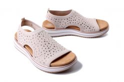 RIEKER REMONTE D1J55-31 pink, sandały damskie. Czerwone sandały Rieker Remonte, bez wzorów, sportowe, bez obcasa, na koturnie, bez zapięcia. Za 349.90 zł.