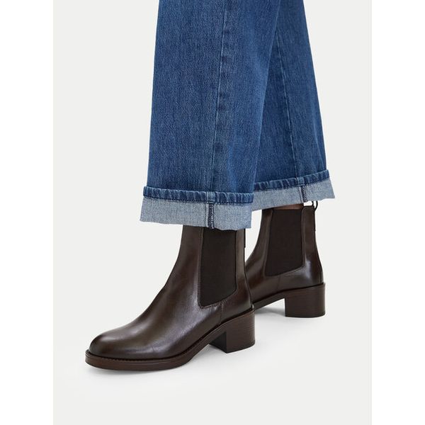 Botki GINO ROSSI. Brązowe botki Gino Rossi, bez wzorów, bez obcasa, na słupku, bez zapięcia. Za 349.99 zł.