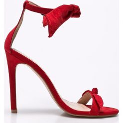 Public Desire - Sandały. Czerwone sandały Public Desire, bez wzorów, z materiału, bez obcasa, na obcasie, bez zapięcia. W wyprzedaży za 69.90 zł.