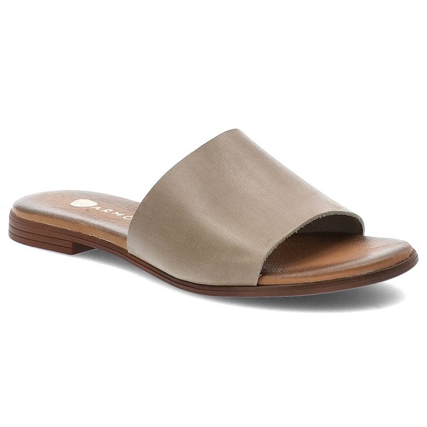 Beżowe Klapki Armodo Wygodne Obuwie Damskie. Brązowe klapki Armodo, bez wzorów, ze skóry, bez obcasa. Za 199.00 zł.