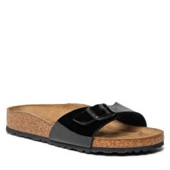 Klapki Birkenstock. Czarne klapki Birkenstock, bez wzorów, bez obcasa. Za 279.99 zł.