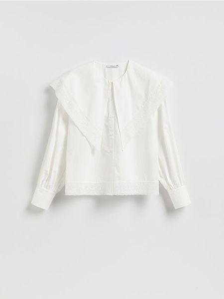 Koszula z dekoracyjnym kołnierzem - biały. Białe koszule Reserved, l, bez wzorów, z bawełny, bez kołnierzyka, bez ramiączek. Za 139.99 zł.