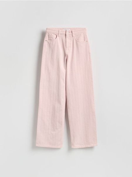 Jeansy wide leg w prążek - różowy. Czerwone jeansy Reserved, bez wzorów. W wyprzedaży za 65.99 zł.