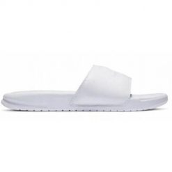 Klapki damskie Nike Benassi Jdi. Białe klapki Nike, bez wzorów, z materiału, bez obcasa. Za 197.00 zł.