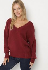 Bordowy Sweter z Kaszmirem z Dekoltem w Serek Plenae. Czerwone swetry Born2be, uniwersalny, bez wzorów, z kaszmiru, bez ramiączek. Za 129.99 zł.