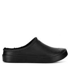 Klapki Hunter. Czarne klapki Hunter, bez wzorów, bez obcasa. Za 249.99 zł.