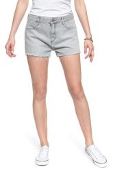 DAMSKIE SPODENKI WRANGLER BOYFRIEND SHORT ICY GREY W29KRJ28C 112128579. Szare szorty Wrangler, bez wzorów, z jeansu. W wyprzedaży za 99.99 zł.