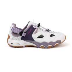 Sandały Frosty V4 wodoodporne, regulowane, z antypoślizgową podeszwą. Białe sandały Izas, bez wzorów, sportowe, bez obcasa, bez zapięcia. W wyprzedaży za 265.17 zł.