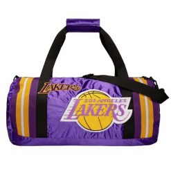 Torba typu duffle Los Angeles Lakers. Fioletowe torby na ramię Mitchell & Ness, bez wzorów, eleganckie, na ramię, bez dodatków. Za 396.00 zł.