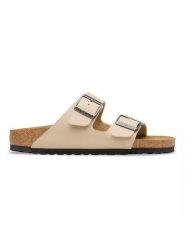 Birkenstock Klapki "Arizona" w kolorze beżowym rozmiar: 36. Brązowe klapki Birkenstock, bez wzorów, z otwartym noskiem, bez obcasa. Za 284.95 zł.
