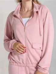 Rozpinana bluza ze stójką soft touch - różowy. Czerwone bluzy Sinsay, l, bez wzorów, z dzianiny, bez kaptura. W wyprzedaży za 33.99 zł.