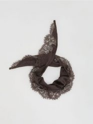 Szal z koronką - ciemnobrązowy. Brązowe szaliki Reserved, bez wzorów, z koronki. Za 59.99 zł.