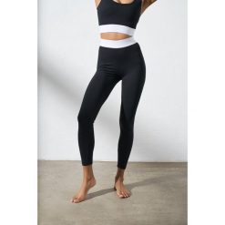 Legginsy do jogi Moonholi Basic z długimi nogawkami. Czarne bielizna sportowa MOONHOLI, xs, bez wzorów, długie. Za 359.00 zł.