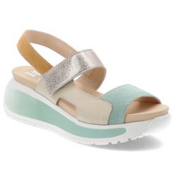 Zielone Sandały Callaghan Modne Obuwie Damskie. Zielone sandały Callaghan, bez wzorów, eleganckie, bez obcasa, na koturnie, bez zapięcia. Za 467.99 zł.