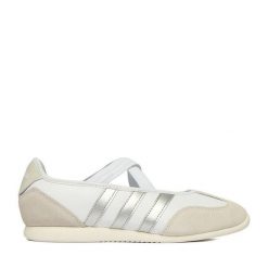 Baleriny adidas. Czarne baleriny Adidas, bez wzorów, bez obcasa. Za 279.99 zł.