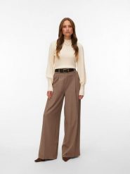 Vero Moda Sweter w kolorze kremowym rozmiar: M. Brązowe swetry Vero Moda, m, bez wzorów, prążkowane, bez ramiączek. Za 129.95 zł.