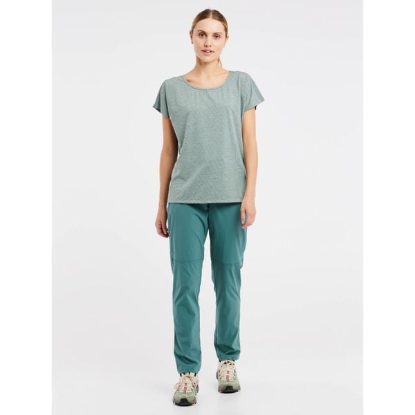 Spodnie damskie Protest Prtevodia. Zielone spodnie dresowe Protest, bez wzorów. Za 383.00 zł.