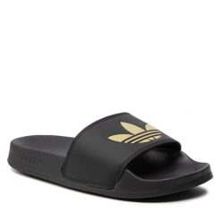 Klapki adidas. Czarne klapki Adidas, bez wzorów, bez obcasa. Za 119.99 zł.