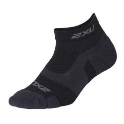 Skarpety sportowe 2XU Vectr Lght Cush 1/4 Crew. Czarne skarpety 2XU, bez wzorów. Za 149.50 zł.