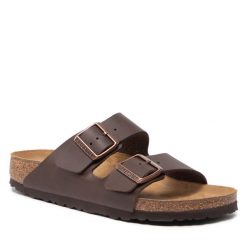 Klapki Birkenstock. Brązowe klapki Birkenstock, bez wzorów, bez obcasa. Za 329.99 zł.
