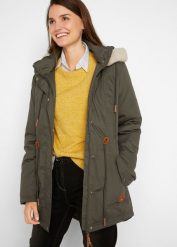 Ocieplana parka z wstawką ze sztucznego futerka. Zielone parki bonprix, z kapturem. Za 229.99 zł.