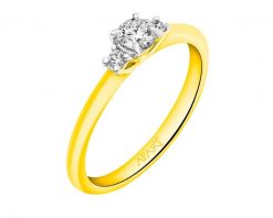 Pierścionek z żółtego złota z brylantami - 0,25 ct - próba 585. Żółte pierścionki Apart, z brylantem, złote. Za 4,590.00 zł.
