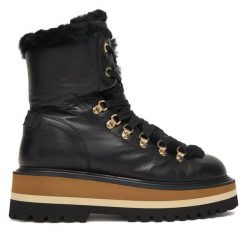 Trzewiki Bogner. Czarne botki Bogner, bez wzorów, bez obcasa, na płaskiej podeszwie, bez zapięcia. Za 2,439.00 zł.