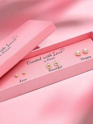 Created with Love 3-częściowy zestaw kolczyków-wkrętek "Charm" z cyrkoniami rozmiar: onesize. Białe kolczyki Created with Love, z cyrkonią, z mosiądzu. Za 56.99 zł.