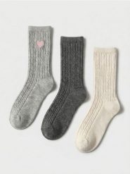 Skarpetki z bawełną z dekoracyjnym splotem 3 pack - wielobarwny. Skarpety Sinsay, bez wzorów, z bawełny. Za 15.99 zł.