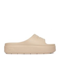 Klapki Reebok. Brązowe klapki Reebok, bez wzorów, bez obcasa. Za 119.99 zł.