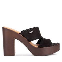 Klapki Lasocki. Czarne klapki Lasocki, bez wzorów, bez obcasa. Za 169.99 zł.