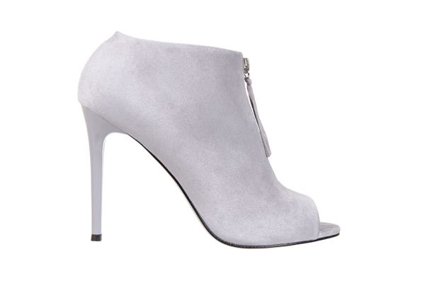 Botki Bayla-056 2074-678 Szary, Skóra naturalna - 40. Szare botki Bayla, bez wzorów, z materiału, z otwartym noskiem, bez obcasa, bez zapięcia. W wyprzedaży za 89.10 zł.