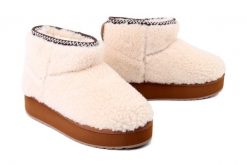 EMU AUSTRALIA W13187 Stinger Micro Flatform Teddy natural, botki damskie. Brązowe botki EMU Australia, bez wzorów, z wełny, bez obcasa, bez zapięcia. Za 749.90 zł.