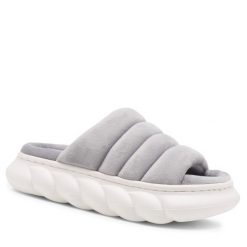 Kapcie Home & Relax. Szare obuwie domowe Home & Relax, bez wzorów, bez zapięcia. Za 79.99 zł.