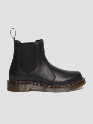Dr. Martens Skórzane botki w kolorze czarnym rozmiar: 36. Czarne botki Dr. Martens, bez wzorów, ze skóry, bez obcasa, bez zapięcia. Za 247.99 zł.