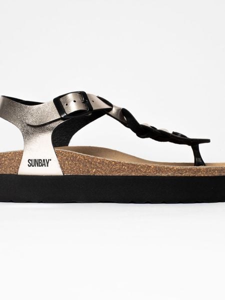 Sunbay Sandały ''Arroz" w kolorze srebrnym rozmiar: 38. Szare sandały Sunbay, bez wzorów, klasyczne, z otwartym noskiem, bez obcasa, bez zapięcia. Za 104.14 zł.