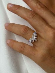 Les Favorites Pozłacany pierścionek z cyrkoniami rozmiar: 56. Niebieskie pierścionki Les Favorites, z cyrkonią, pozłacane. Za 95.99 zł.