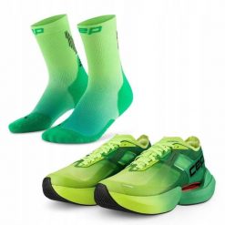 Zestaw biegacza: damskie buty sportowe i skarpety biegowe. Zielone obuwie sportowe CEP, bez zapięcia. Za 925.20 zł.