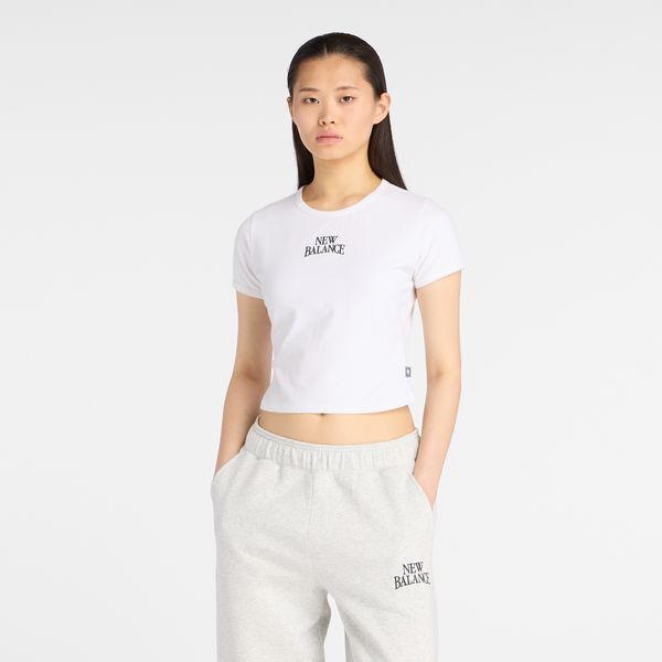 Koszulka damska New Balance WT61Y33QWT – biała. Białe bluzki New Balance, s, bez wzorów, z bawełny, eleganckie, bez kołnierzyka, bez ramiączek. Za 169.99 zł.