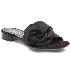 Klapki damskie Chebello, skórzane z eleganckim kwiatem na płaskim obcasie, brązowe, 4673-080. Brązowe klapki CheBello, bez wzorów, bez obcasa, na obcasie. Za 309.00 zł.