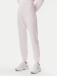 Guess Spodnie materiałowe O5GB05 KCQP2 Różowy Regular Fit. Czerwone spodnie materiałowe Guess, s, z aplikacjami, z materiału. Za 109.99 zł.